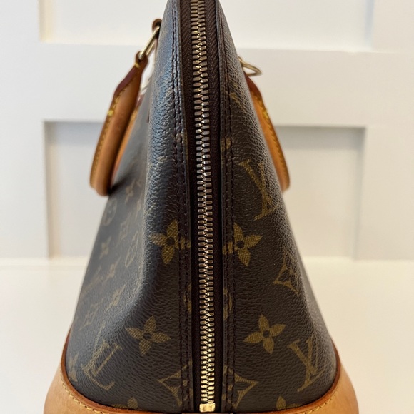 Louis Vuitton Alma - Picture 3 of 10